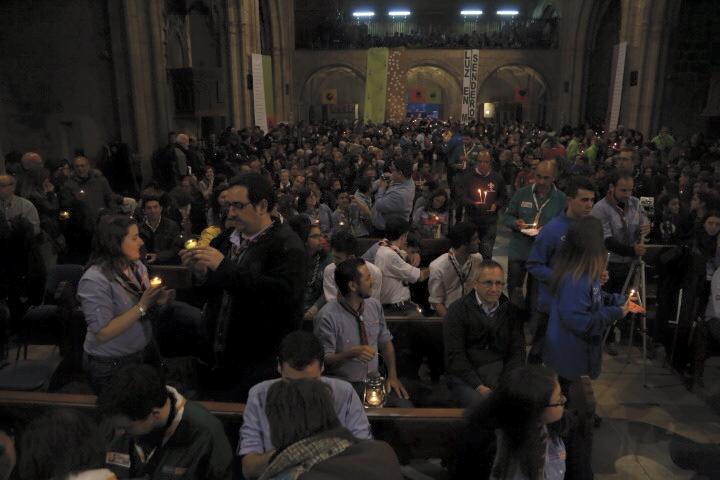 Los asistentes a la entrega nacional de Teruel dan y reciben Luz. #LPB2015
