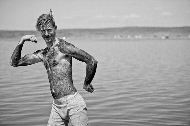 shude_film's tweet photo. #Mud man (and key grip) @matthewyake #shude Photo by Trey Hudson https://t.co/WTHUpek4Dt