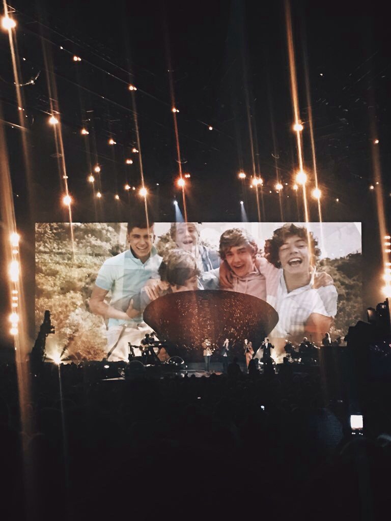 AthraaDirection's tweet photo. You'reTheBest#ThankYou1D  #weloveyou1D#5YearsOf1D #Infinity1D #ThisIsNotTheEndOfOneDirection #MTVStars one direction https://t.co/dFO9ykdUDf