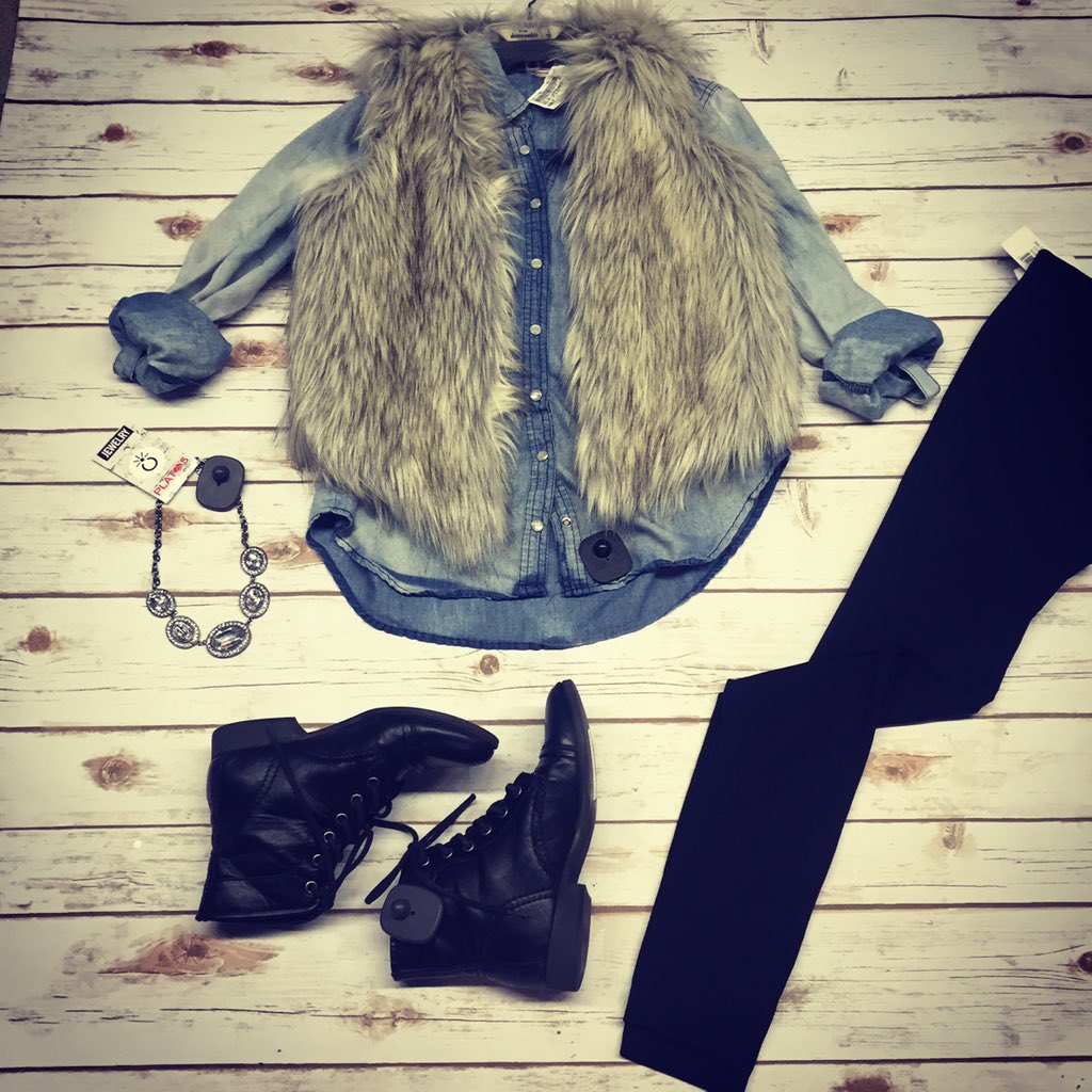 PCBloom_IL's tweet photo. Faux for is the way to go this season! #pcbloom #deals #holidaywear https://t.co/2AU03JjJoe