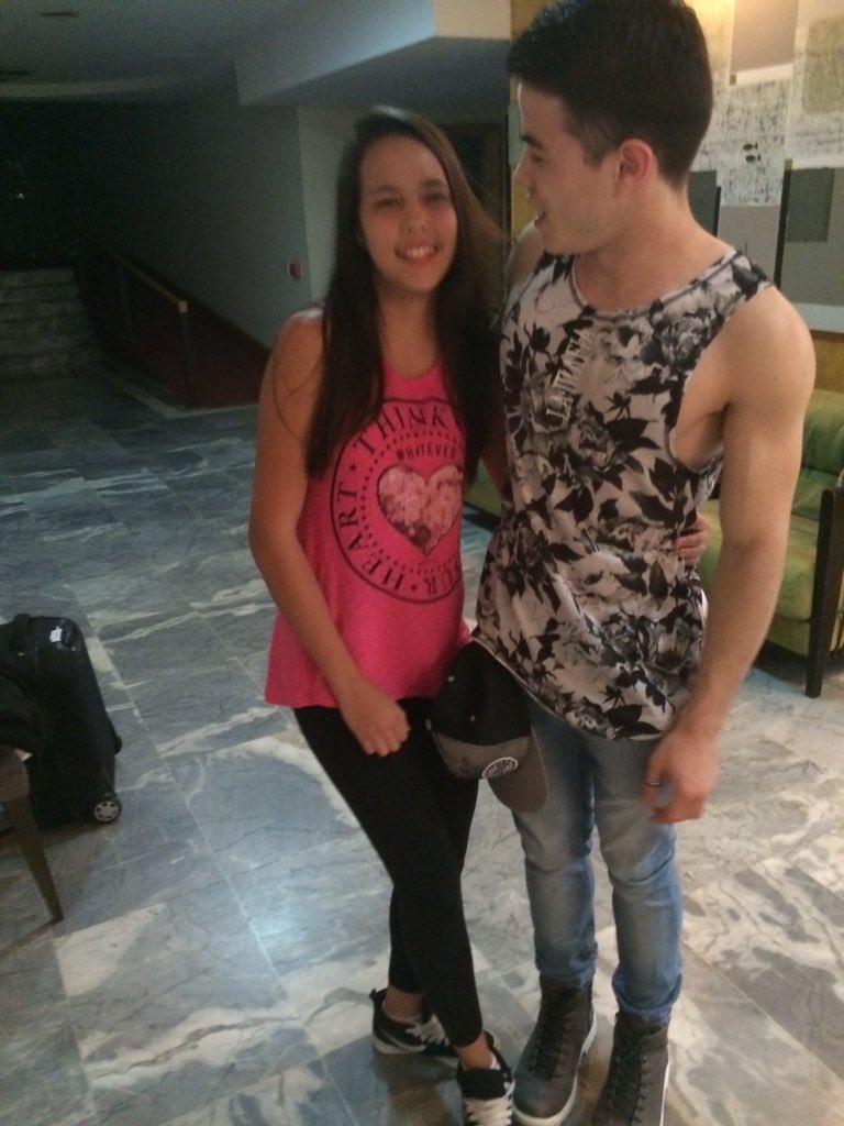 bregolin_lorena's tweet photo. @gusrochaa @tulioorocha_  #EuEOsIrmaosRocha melhor dia ❤️ melhor abraço ❤️ https://t.co/o5vOUdAnVB