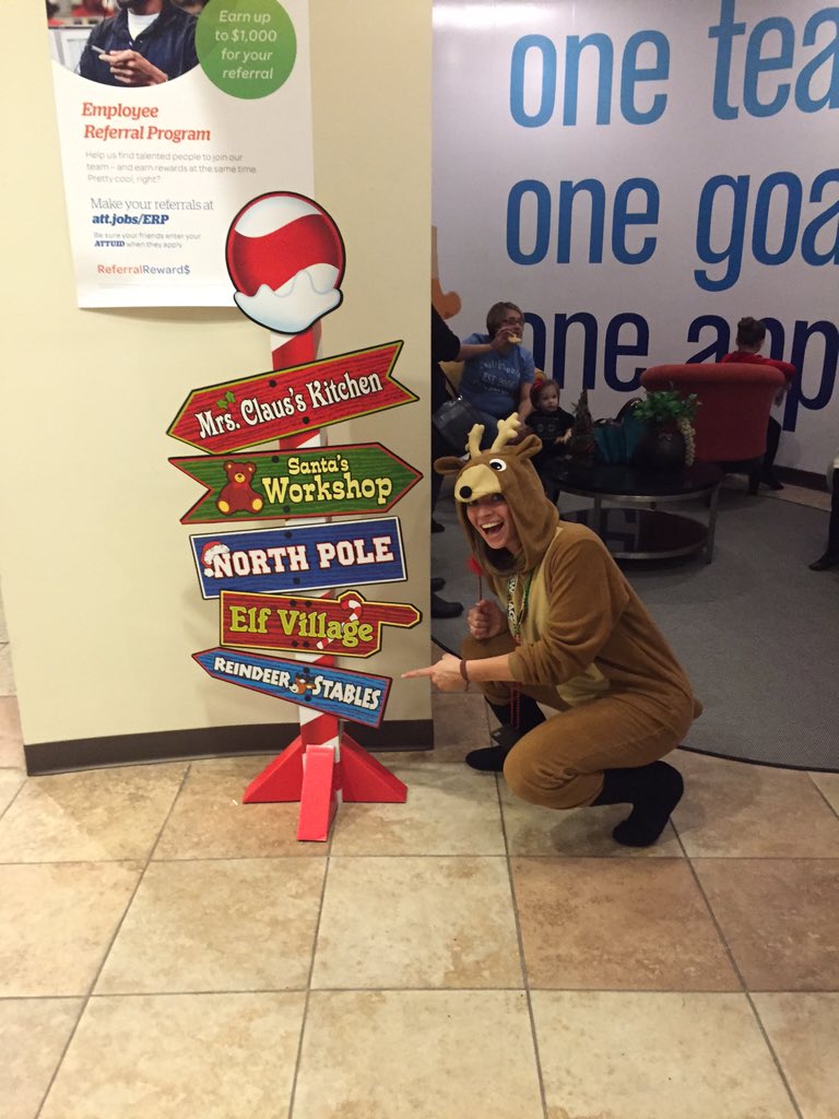 Awaggs22's tweet photo. @evv_cc #SantaSpam with an #Awesome #Reindeer https://t.co/t2d6Q19O1Y
