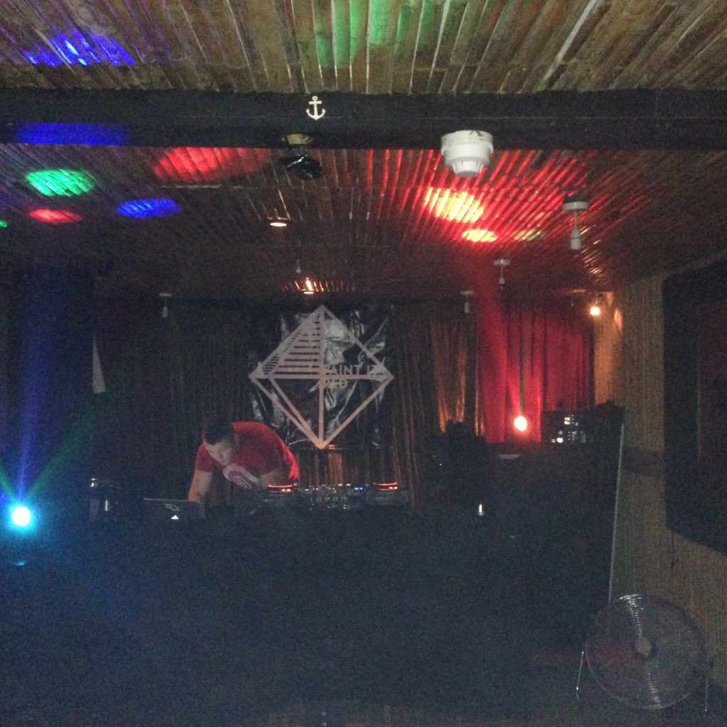 paintitREDmusic's tweet photo. Thanks to everyone that made it down to The Crows Nest last night, the place was rocking 🙌🏼 https://t.co/k7XmuxchUo