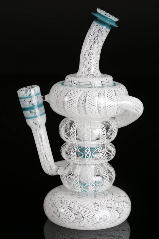 WorldOfBongz's tweet photo. elegant glass art✨ https://t.co/Chld8OX4AN