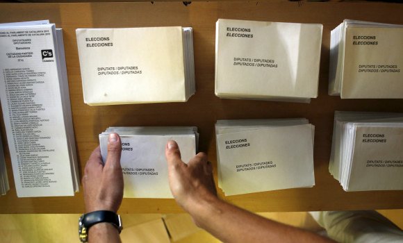 elEconomistaes's tweet photo. #LoMásLeído en @elecodiario Voto en blanco, nulo y abstención: cómo cuenta cada uno el #20D https://t.co/LXtgVKiwqz https://t.co/k9jWqn5RwC