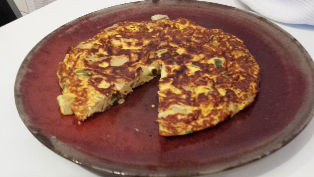 Jonathanhawgood's tweet photo. I made this Spanish tortilla tonight!
Lulu says it's good. https://t.co/TsgPeOdJ44