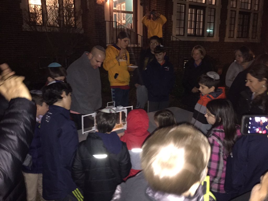 rabbimarcbaker's tweet photo. Outdoor #Hanukkah candlelighting in the neighborhood. Happy 8th night! https://t.co/VprBymQmdE