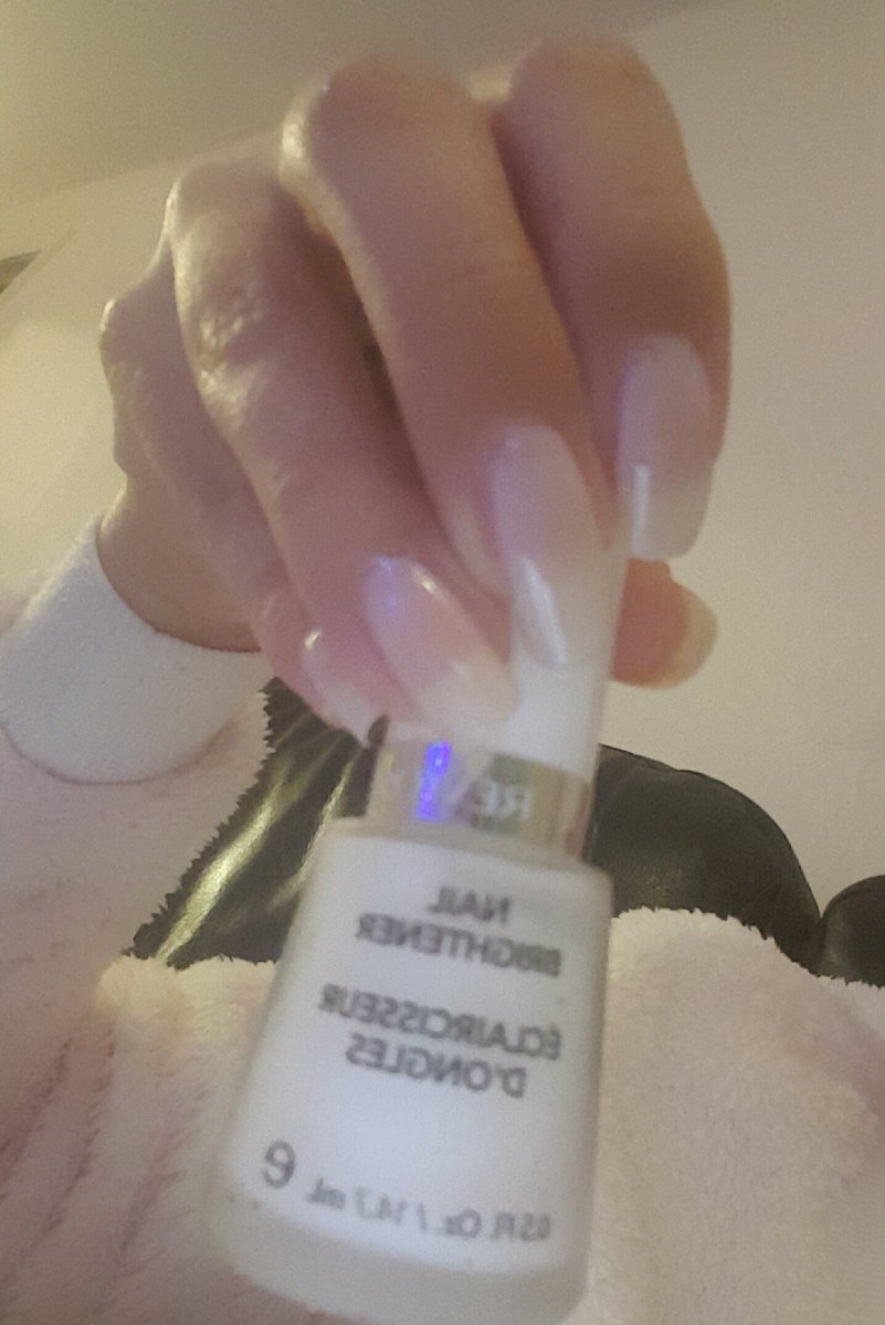 Niccyyyyyyyyy's tweet photo. @RevlonUK 💅 #nailbrightner is brilliant 👌#naturalnails ignore my #fluffypjs  😅 https://t.co/2sKurYAkFH