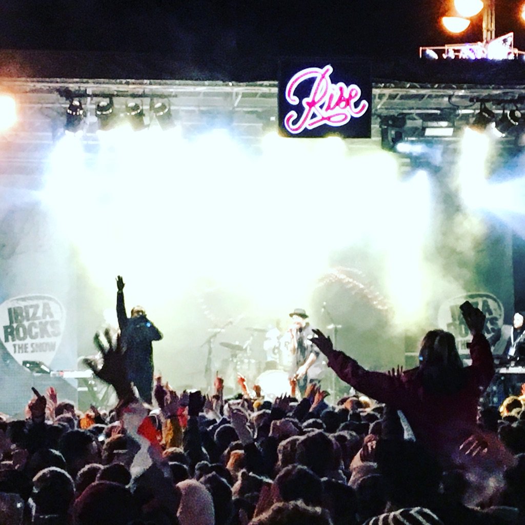 Can you feel the atmosphere? #Sigma #rise2015 #ibizarocksthesnow #ibizarocks <a href="/rise_festival/">Rise Festival</a>