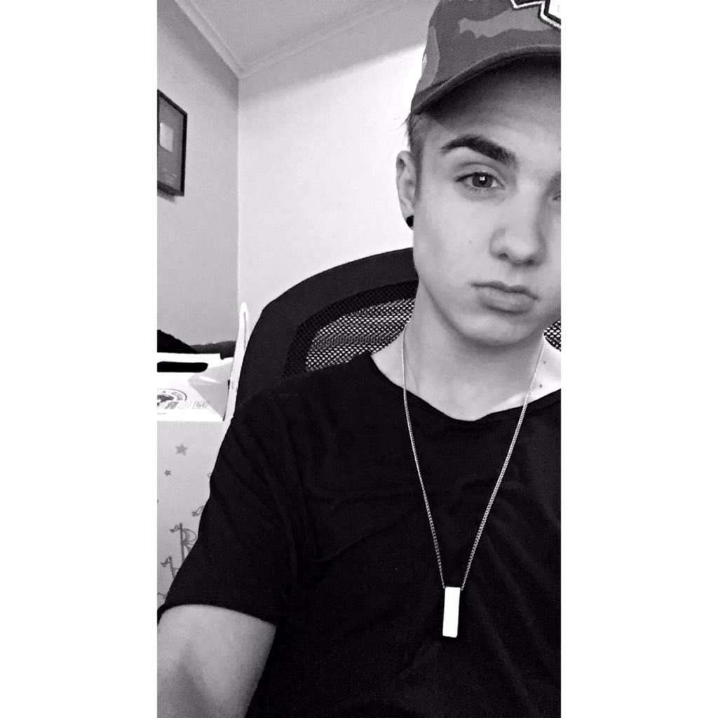JakeJMitchell's tweet photo. RT &amp; Turn on notifications for a follow and a cheeky lil dm before I go to bed 😘😘😘😘😘😘😘😘😘 https://t.co/Ir8k2WnssV