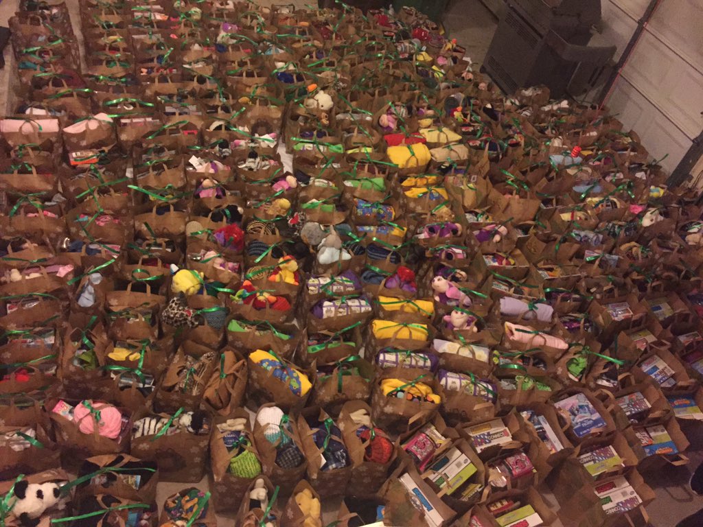 IkeKeyClub's tweet image. Our Key Clubbers getting ready for Seminole on Thursday!!🎁🎄