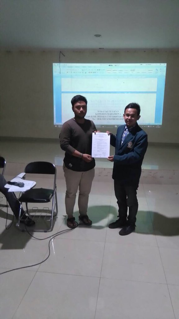 Penyerahan SK laporan pertanggung jawaban oleh presidium kepada <a href="/HMPSDinggris/">HMPS Bahasa Inggris</a> . Dan LPJ diterima. #kongresFIB2015