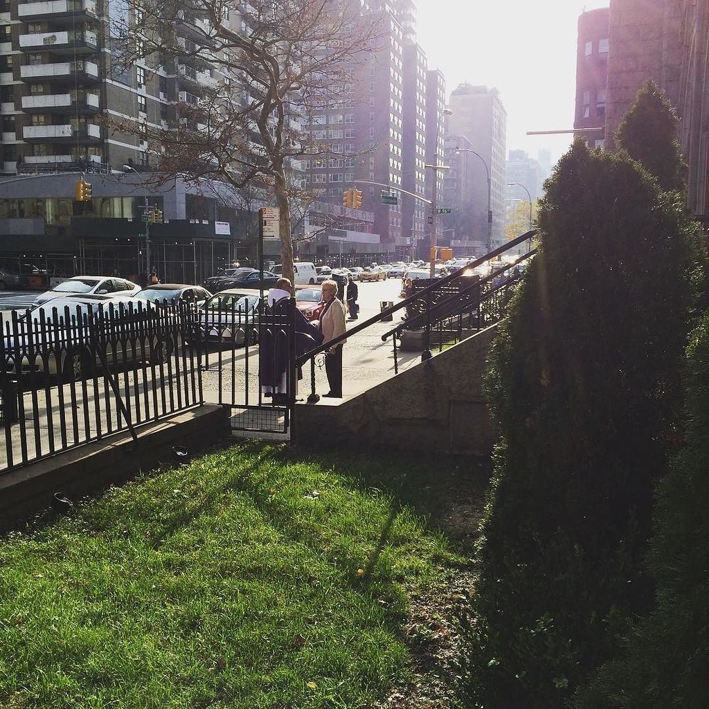 mcHelenmusic's tweet photo. Summer in NYC! Oh wait. I mean winter. #itsnotcoming #nedstarkwaswrong https://t.co/Mavr5ESiFv https://t.co/5TrKpd3BXW