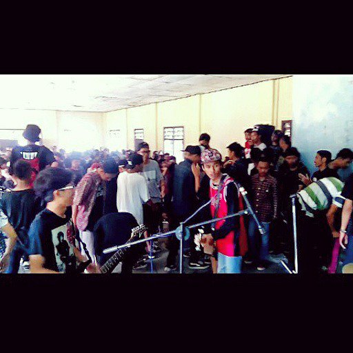 We are familia,not fans just friend seperti kata FRAUD ,Yesss!