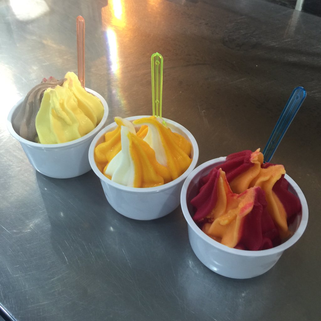 AlMohanad_05's tweet photo. #ايسكريم_المهند اختيار الجميع 😋✌🏻️🍦
منشنوا اصحابكم واحبابكم وكل شخص تبغوه يجرب #ايسكريم_المهند 😍😍😍😍 https://t.co/cXrLstKwtU