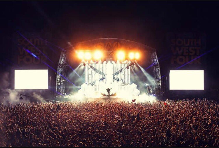 We are going to hopefully play some festivals next year! Where would our followers like to see us!?! 😃🎤 #thewires