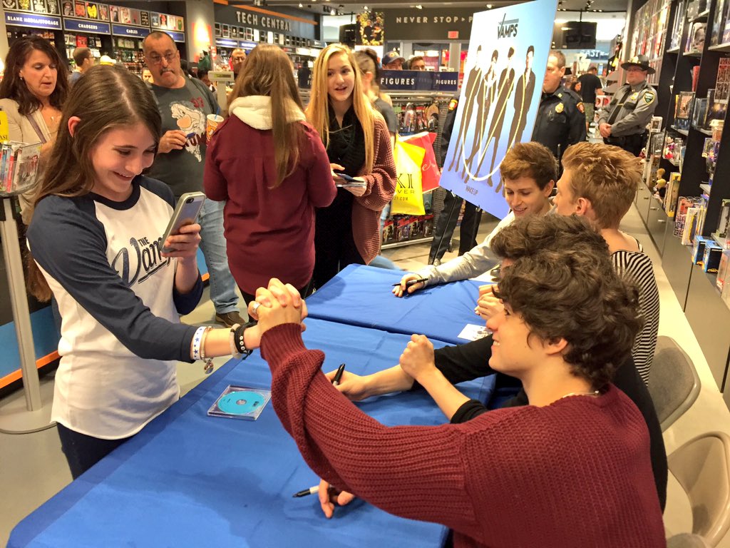 Signing underway here @officialfye in Woodbridge, NY