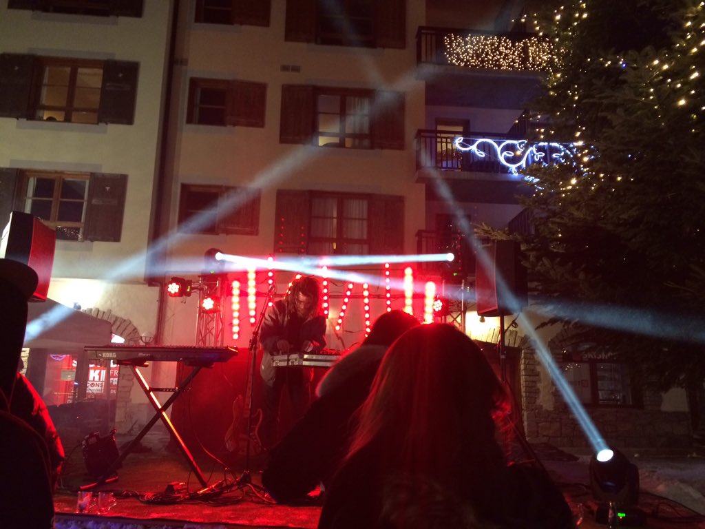 ArcMusicVillage's tweet photo. Magnifique live @Fkjmusic 👏🏼🎶❄️ 
#MusicVillage15 https://t.co/HDCjfbEmuY