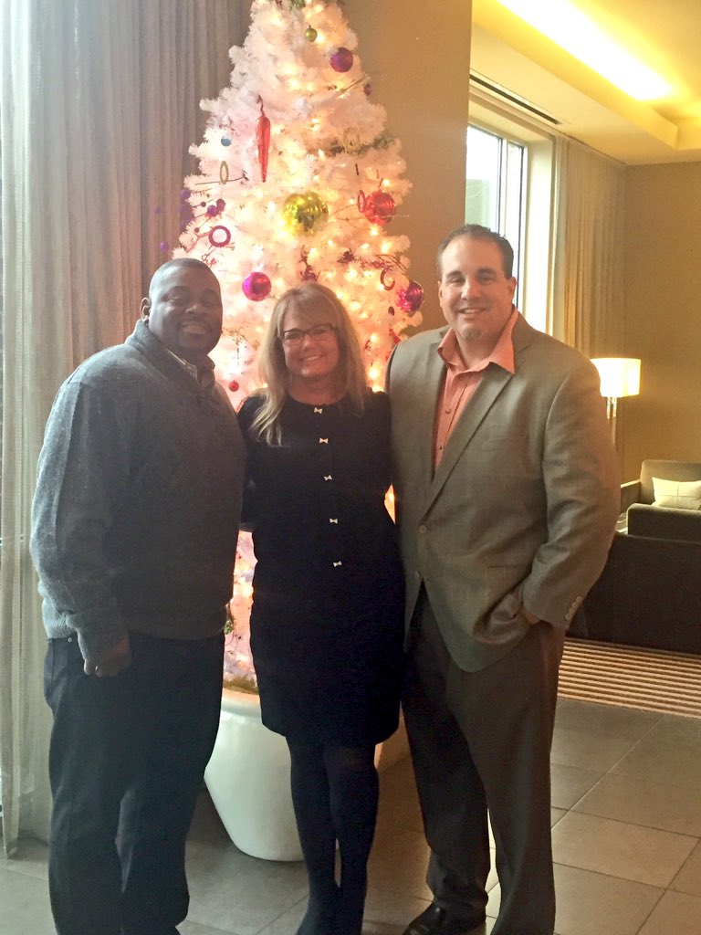 LisaPierce__'s tweet photo. #hometeam @IlliniFootball ❤️📸 @VernonBentley @DiLauroMatt @cjdilauro67 @LynnDudek @DudekRick https://t.co/Ey2twsWYhl