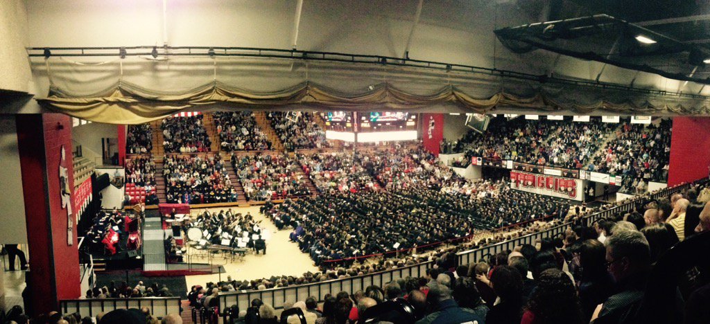 ysupenpro's tweet photo. Congrats to #YSU graduates @ehall_2pt0 & @sweetest_teee! Your futures are bright!! #penprofam #YandProud 🐧🎓 https://t.co/gv0Xl70AIo