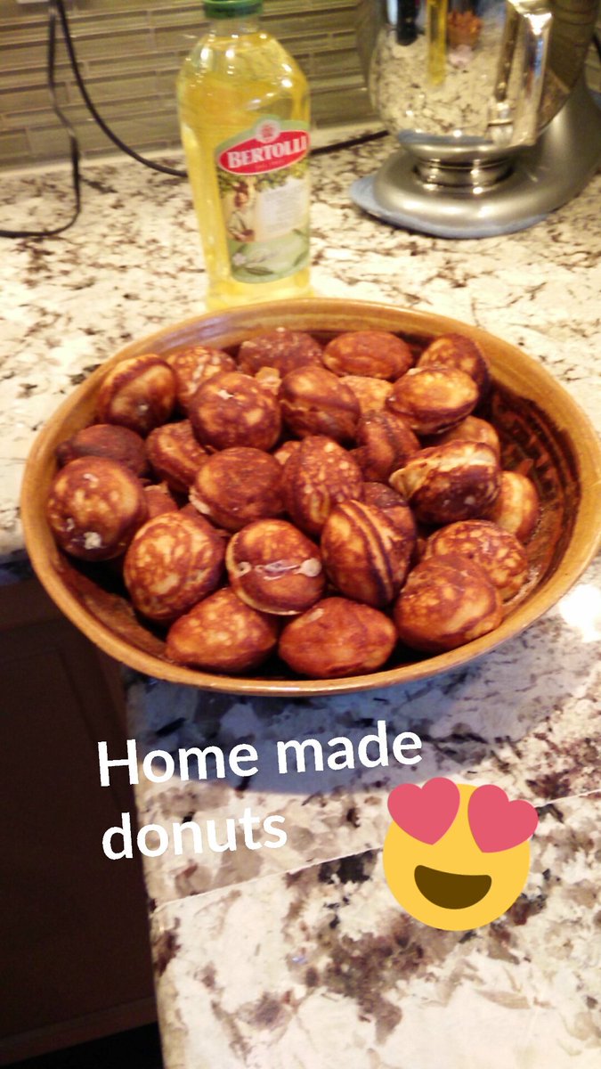 SilverbackPWR's tweet photo. Spending our Sunday making donuts because #gains! #foodporn #powerlifting #silverbackpower https://t.co/lLVXi90G9W
