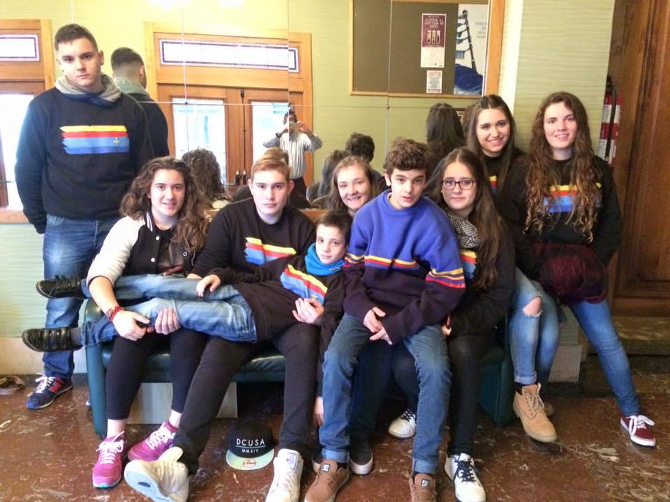 OJE_oficial's tweet photo. Cadetes y Guías de @OJEColloto en la Recogida de Juguetes del Concierto celebrado en el Teatro Filarmónica de Oviedo https://t.co/BNhndpo1V7