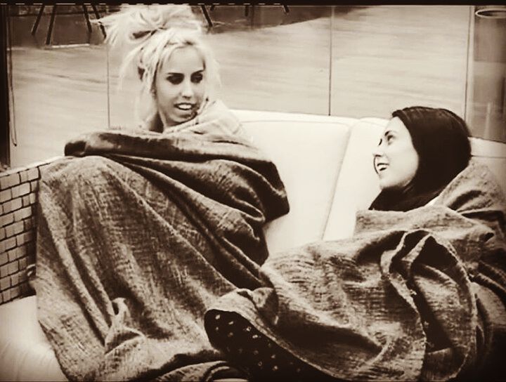 realityopp's tweet photo. Miradas de complicidad que significan todo👭 💕#friends #ramandista #gh16  las mejores @amaaanda90  @raquelgh16oficia… https://t.co/SATLUCVvwR