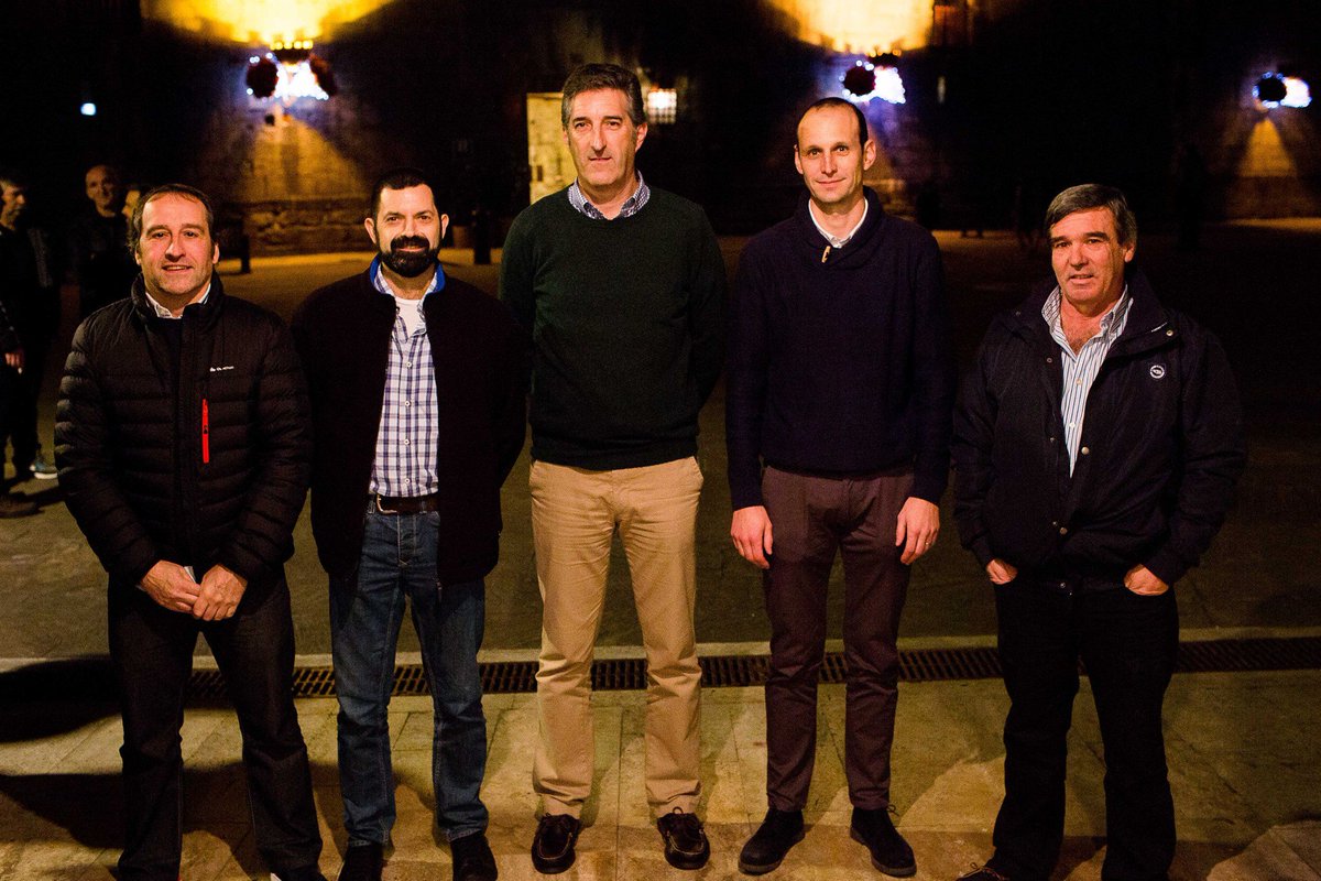 BetikoAlardea17's tweet photo. De izquierda a derecha: Aitor Alza, Txomin Martín, Iñaki Sagarzazu, Lohitzun Gojénola y Juanjo Olascoaga. Zorionak!! https://t.co/kK3LqxO0aO
