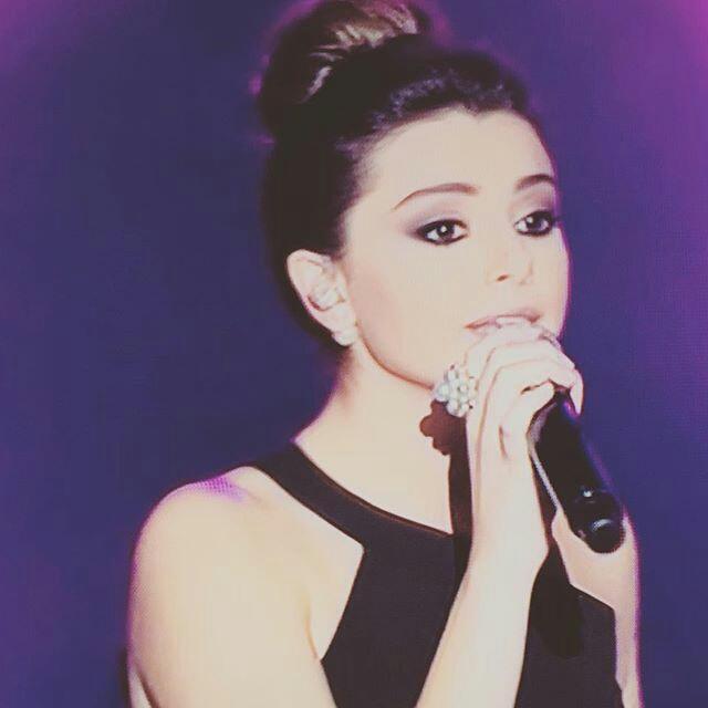 TrustRona's tweet photo. جمال وأناقة وحضور وطلة وهيدي نجمة @marittahallani وهيدا صوت وهيدا نجاح وهيدي #ماريتا_الحلاني ! #CelebrityDuets #Mtv https://t.co/fqkdo2cUKe