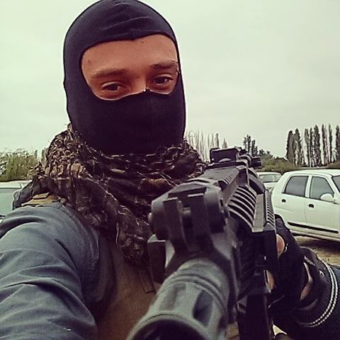 Mirko_Polic's tweet photo. Primera experiencia jugando #airsoft pura adrenalina! Genial pero parezco terrorista y eso que soy un amor xD https://t.co/oQWshsTdrQ