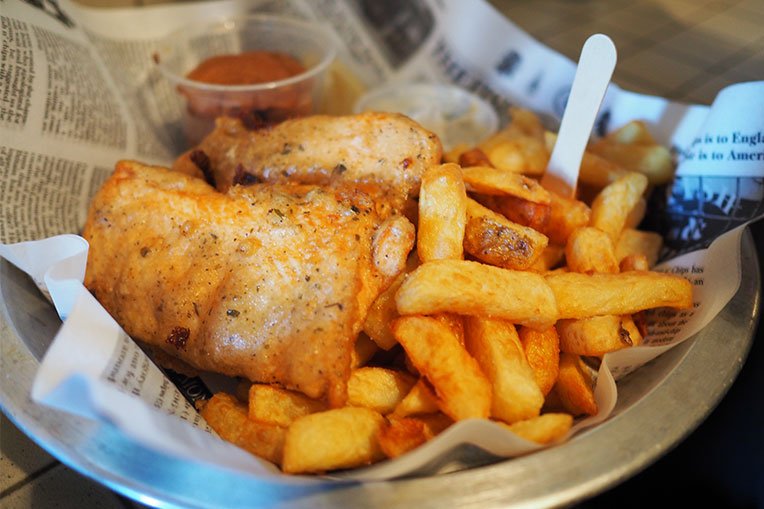 Le meilleur fish n' chips de Montréal? <a href="/britandchips/">Brit & Chips</a> est dans la compétition! Ma critique: bit.ly/1NjocG1