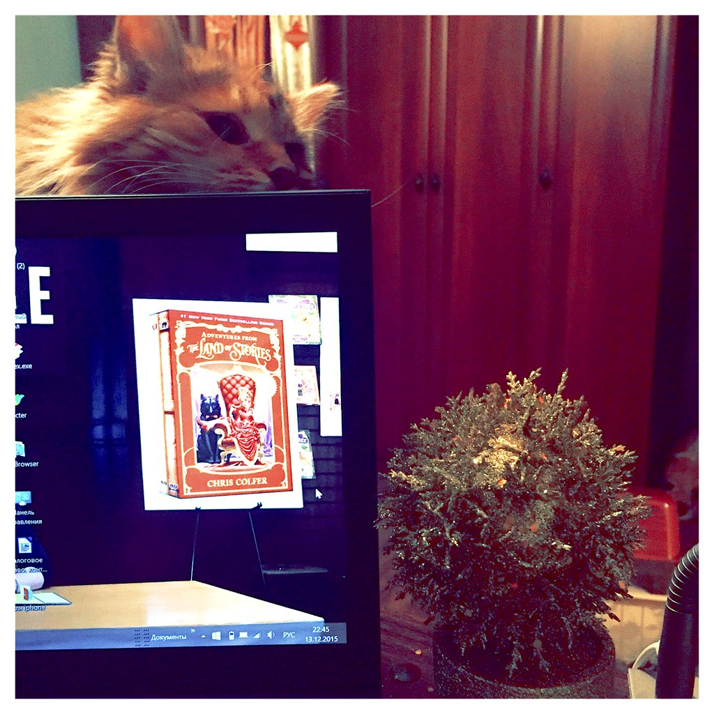 colfersushanka's tweet photo. My Hester, a part of @chriscolfer's #tlosboxedset on my computer and a few christmas-new-year things
๐โจ๐ https://t.co/lrL0ewFK5z