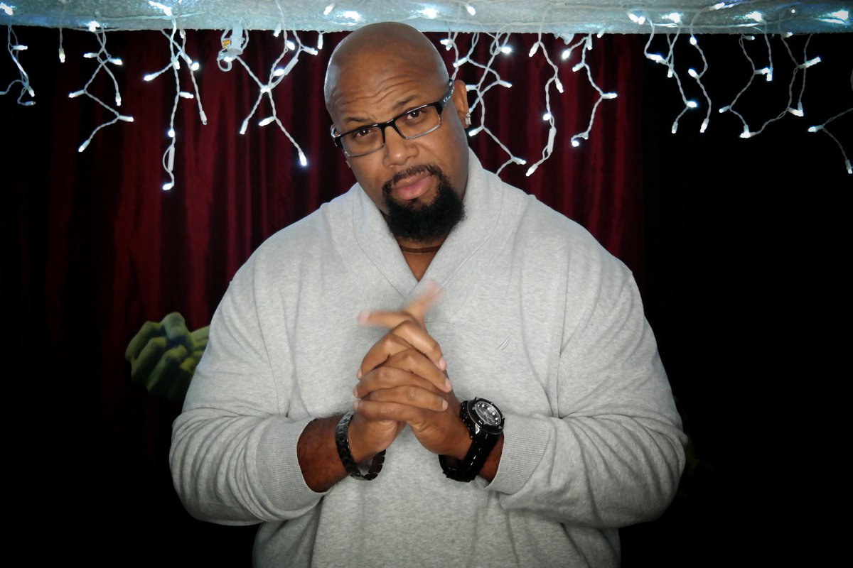 LADubBaby's tweet photo. #TheLawWay #BookOfLaw #Oakley #OakleyFrames #EyebrowRaising #Invicta #JasonTaylor #InvictaReserve #TimePiece #Z60 https://t.co/X5GvRPanZ8
