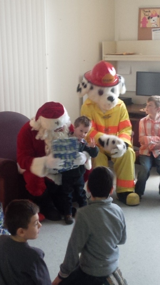 bsward64's tweet photo. @CornwallPFFA thanks #Sparky #Santa #CPFFA 
Merry Christmas https://t.co/w1QhdxQtuc