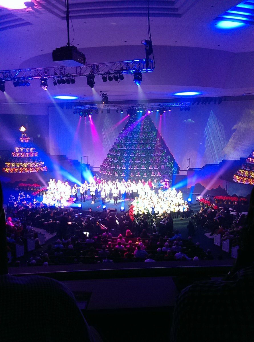PSHACK803's tweet photo. The Singing Christmas Tree #SBCSCT https://t.co/YehPXlHB33