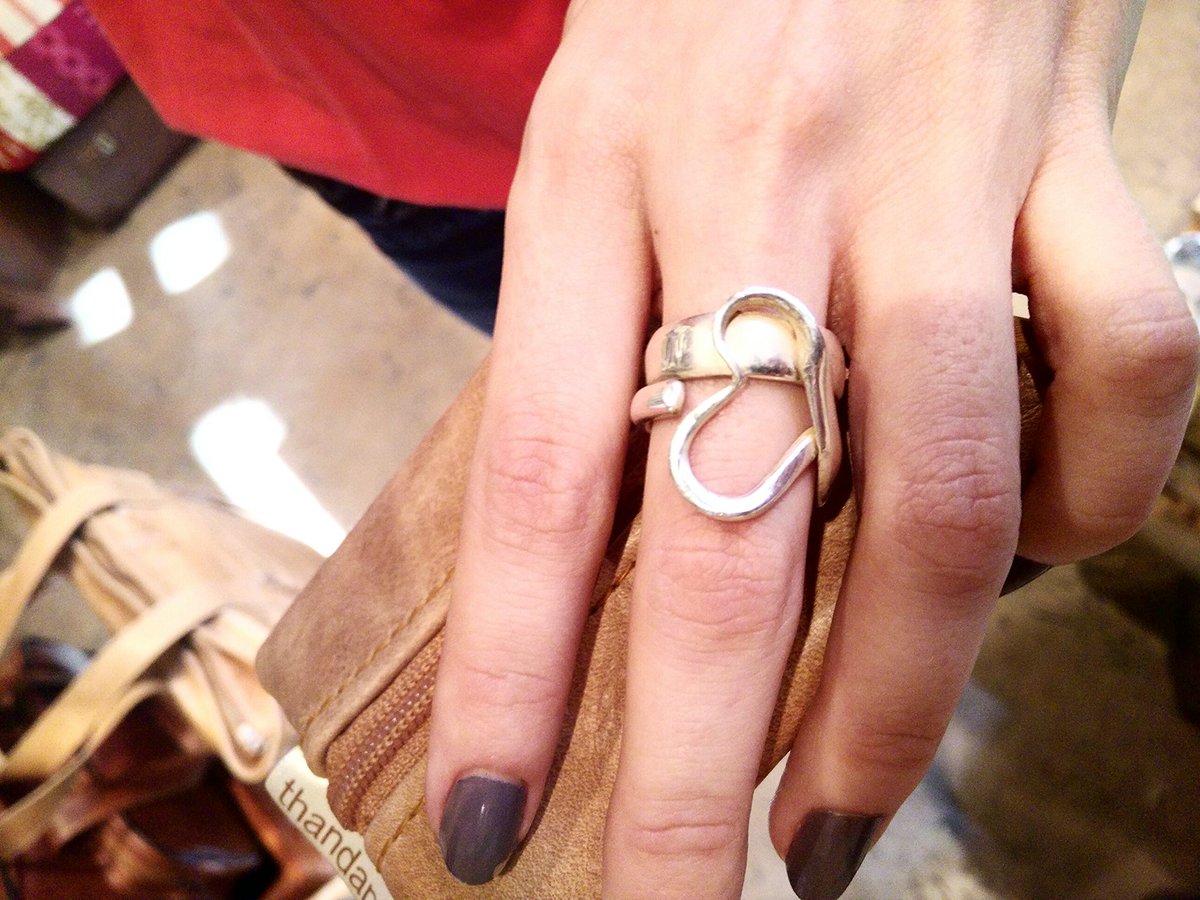 LSRightAllure's tweet photo. Who could guess that a cake fork would make such a stunning piece of jewellery? #jewellery #rolinvintage #lovingit https://t.co/pCFUjTrVak