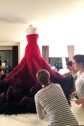 GREATBritain's tweet photo. 90m of fabric + 2,320 hours of work + 200,000 feathers = @CherylOfficial’s #XFactorFinal dress. #FashionIsGREAT https://t.co/zKoAq0n28V