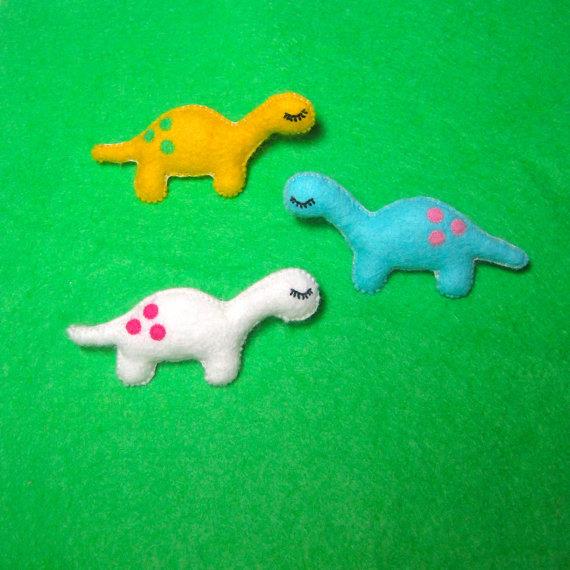Clairey_Dreamer's tweet photo. These Dino brooches make a RAWSOME stocking stuffer! #handmadehour https://t.co/Sug7ruz3ik