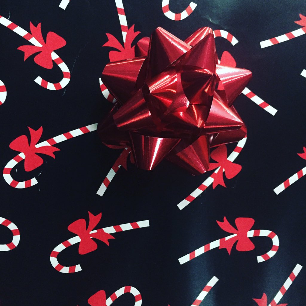 XO_BB_XO's tweet photo. #BlackWrappingPaper 🎁🎄 https://t.co/pAql9Ibr4Y