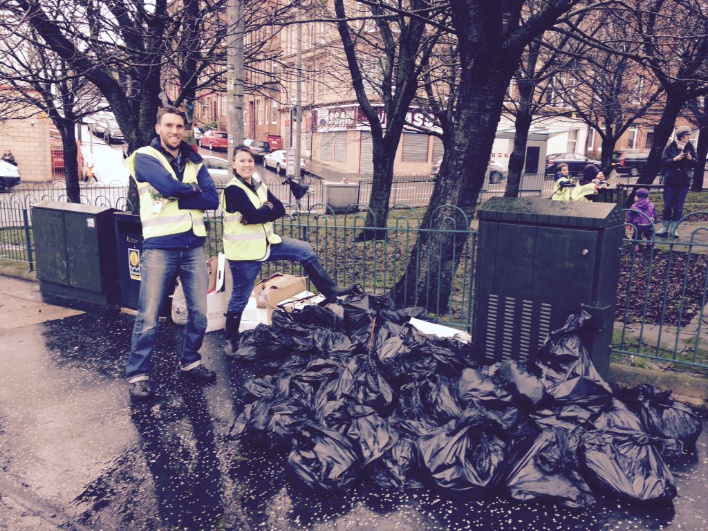 MoFloFamily's tweet photo. Great photos of Saturdays clean up! Thanks to @tesco6491 and the Greggs for the treats! Fab job! https://t.co/47rNmapyxE