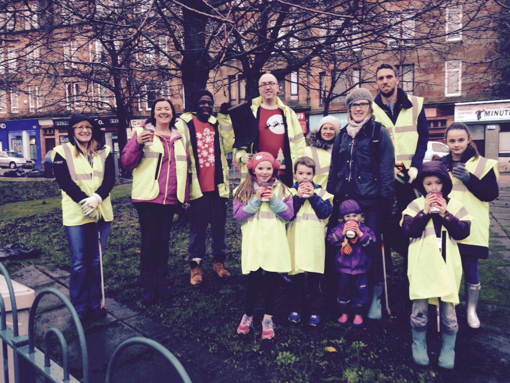 MoFloFamily's tweet photo. Great photos of Saturdays clean up! Thanks to @tesco6491 and the Greggs for the treats! Fab job! https://t.co/47rNmapyxE