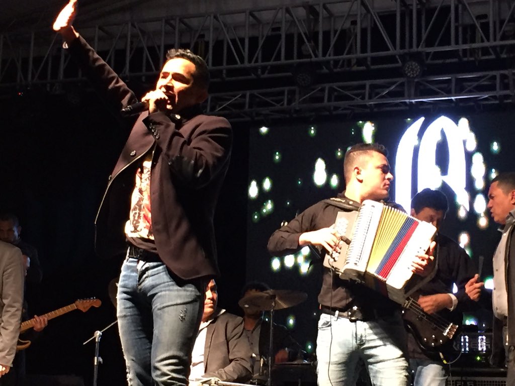Zapatahansy's tweet photo. @AlcaldiaTenjo @Jorgitoceledon #EspectacularConcierto #GraciasTenjo https://t.co/gSB0WOLt5R