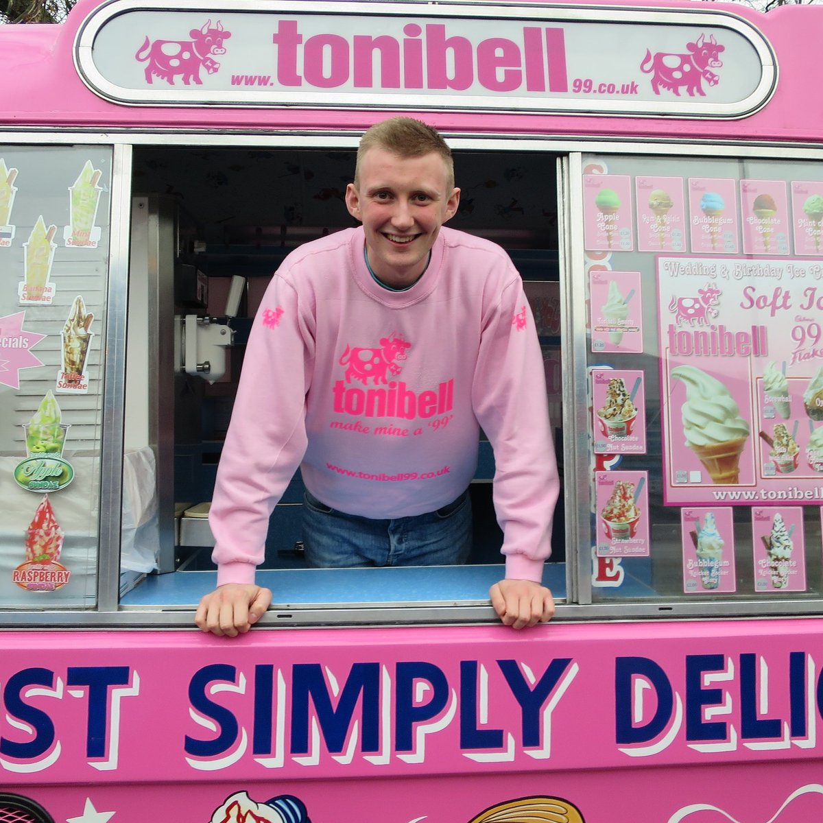 stephenmahoneym's tweet photo. #LaineRich is 3rd #generation #ToniBell #IceCreamVan & #star at #Vera & #Moss #Rowe #Heatherwick 9th #BirthdayParty https://t.co/4Iu9uQa3XN