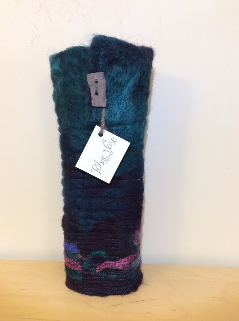 fabricvase's tweet photo. #upcycled woolly jumper, merino wool,hand dyed silk waste.
https://t.co/mFHQHVnpU4
#handmadehour #felt #britcraft https://t.co/Xtq2qpDmlF