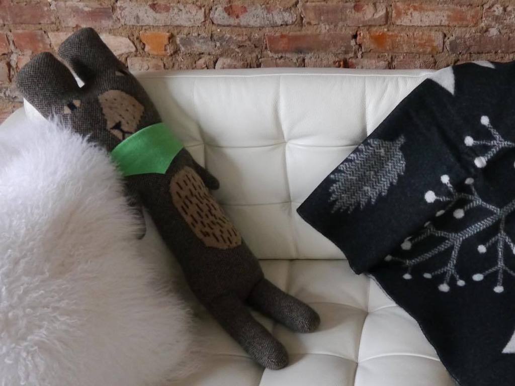 DarlingSpaces's tweet image. Donna Wilson's Big Ted and lambswool blanket are all you need to keep you cozy and warm ift.tt/1UlwNKT