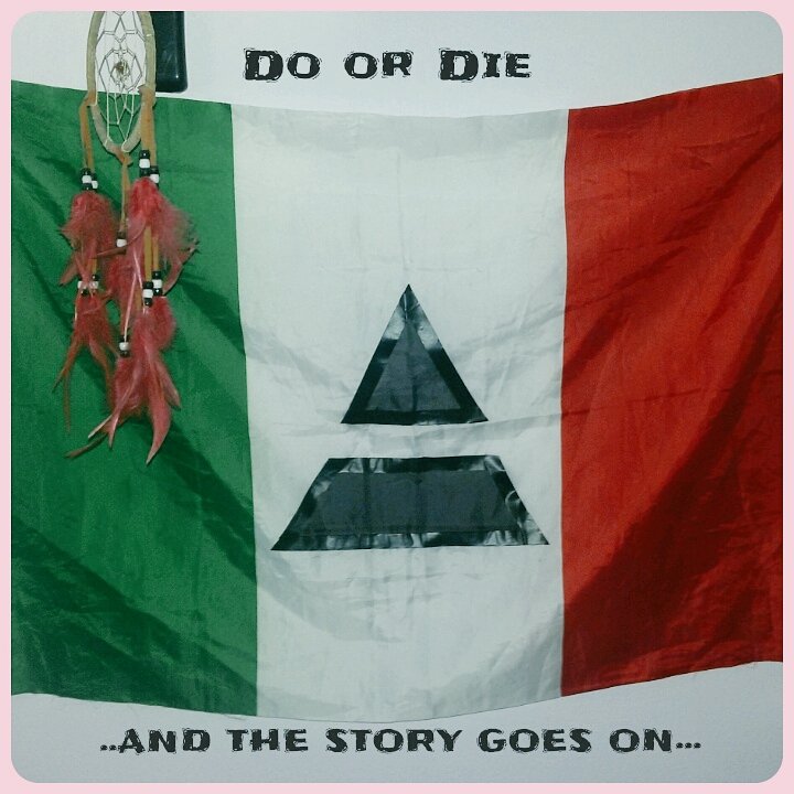 Cri_crazy4Mars's tweet photo. @30SECONDSTOMARS my #MARSart 🎨💬
🚘 #MARScar 💅 #MARSnailart 
🍰 #MARScake #MARSflag https://t.co/3szLyIA2ru