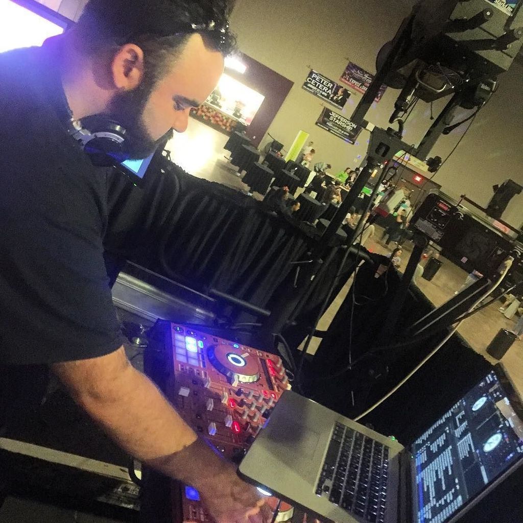 AniQ0624's tweet photo. @dj138 mixing up the jams @burgerbeast #sugapie #event @magiccitycasino #djlife #supportlocal #miami #dalecondale #… https://t.co/eDpjsEv3d9