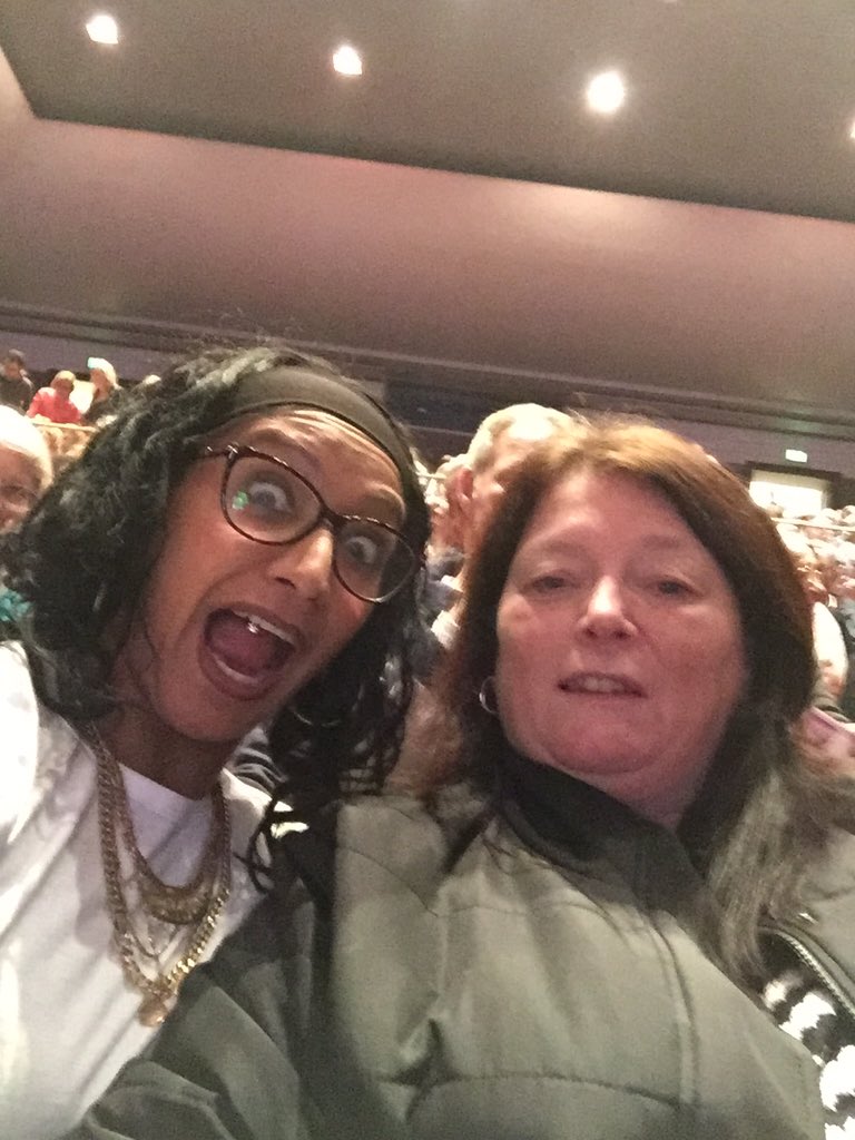 Begum22Begum's tweet photo. #AndyWilliamsXmas https://t.co/hwqxpU9DK8