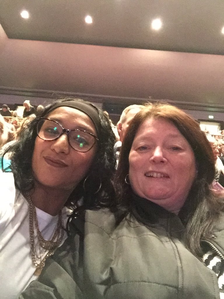 Begum22Begum's tweet photo. #AndyWilliamsXmas https://t.co/9XbuEg4OUC
