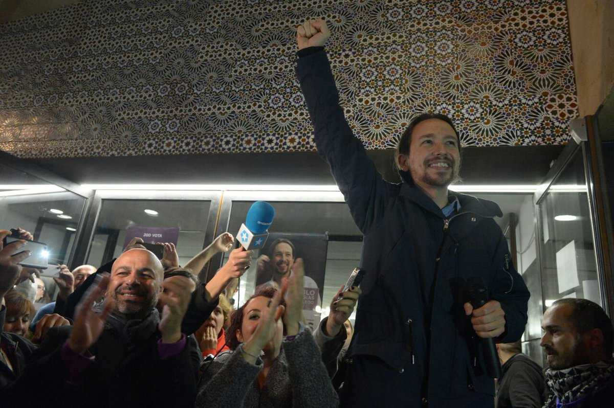 PabloIglesias's tweet photo. Otra vez desborde, esta vez en Toledo. Hemos salido a hablar con quienes se han quedado fuera ¡Gracias! https://t.co/DvXN2HqGWW